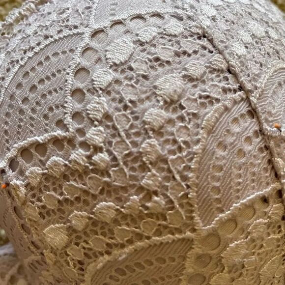 Victoria Secret T-Shirt Push
Up Bra Full Coverage Adjustable Straps SZ 34DD - Picture 8 of 9